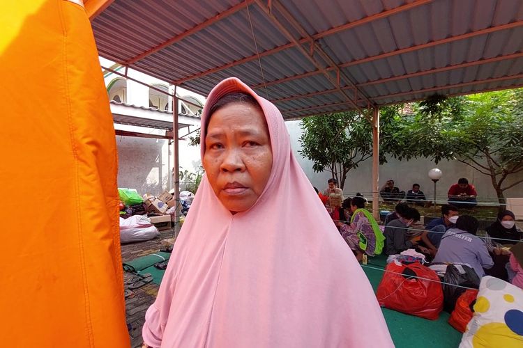 Wastiah (54) satu dari 200 jiwa korban kebakaran yang terjadi di Jalan Kebayoran Lama, Sukabumi Selatan, Kebon Jeruk, Jakarta Barat, Minggu (30/10/2022).