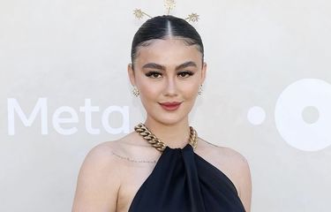 Penampilan Agnez Mo di sebuah kesempatan. Agnez Mo buka suara terkait kisruh royalti lagu ?Bilang Saja? dengan Ari Bias, ungkap siapa yang selama ini membayar royalti lagu yang ia nyanyikan.