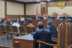 Pejabat Bea Cukai Mengaku 4 Kali Terima Amplop Berisi Dollar Singapura dari Blueray Cargo
