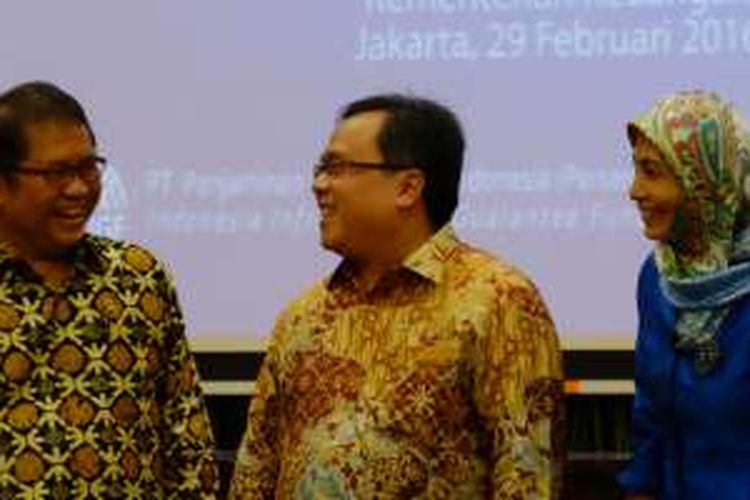 (ki-ka) Menteri Komunikasi dan Informatika Rudiantara, Menteri Keuangan Bambang P. S. Brodjonegoro, Direktur Utama PT Penjaminan Infrastruktur Indonesia Sinthya Roesly