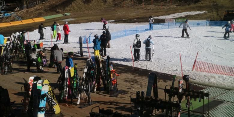 Karuizawa Prince Ski Resort di Prefektur Nagano, Jepang, Jumat (2/12/2016).