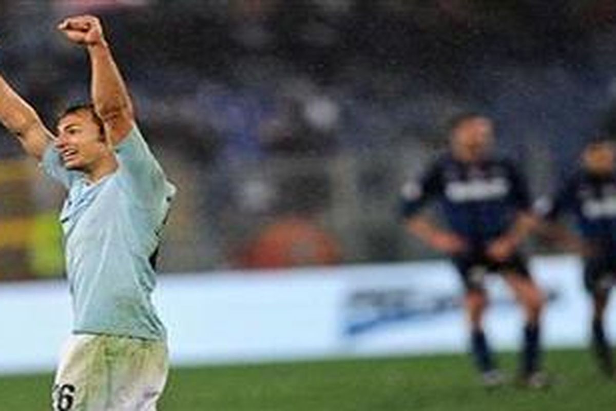 Pemain Lazio, Stefan Radu, pilih memperpanjang kontrak ketimbang bergabung dengan Chelsea.