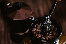 Trik Membersihkan Coffee Grinder dengan Mudah, Cukup Pakai Gula