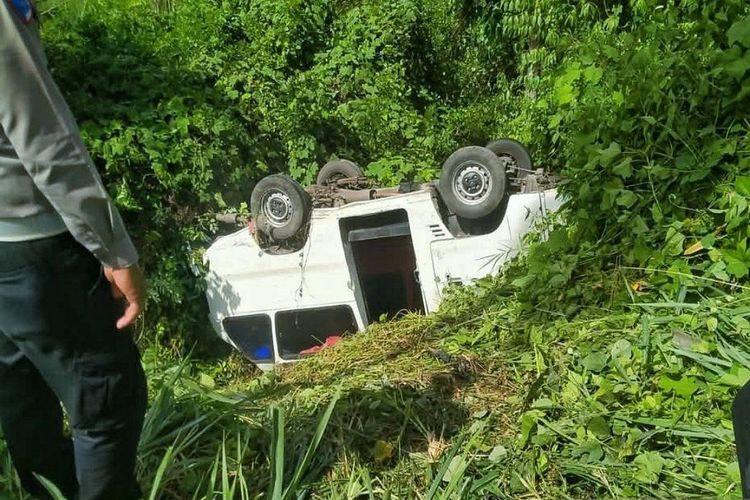 Angkot Bawa 14 Santri Terjun ke Jurang 50 Meter di Mandailing Natal, Empat Orang Luka
