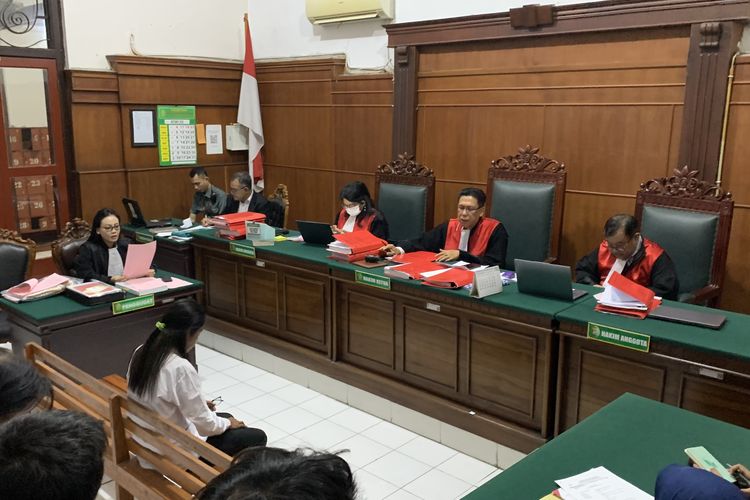 Wanita di Surabaya Didakwa Atas Penipuan Jual Beli 160 Ton Gagang Cengkeh