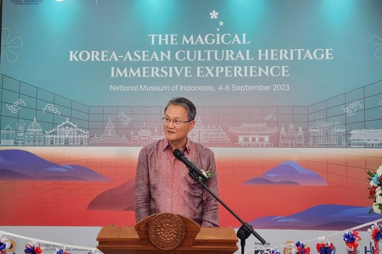 Duta Besar Republik Korea untuk ASEAN Lee Jang-keun dalam acara pembukaan The Magical Korea-ASEAN Cultural Heritage Immersive Experience, Senin (4/9/2023) di Museum Nasional Jakarta.  