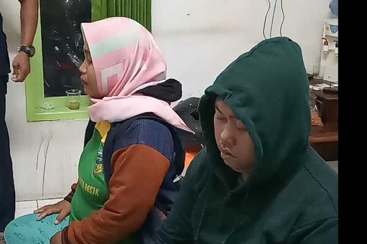 Budi Rahmat (45), ayah siswi SMPN 6 Tasikmalaya yang ditemukan tewas di gorong-gorong sekolahnya pada Senin (27/1/2020).