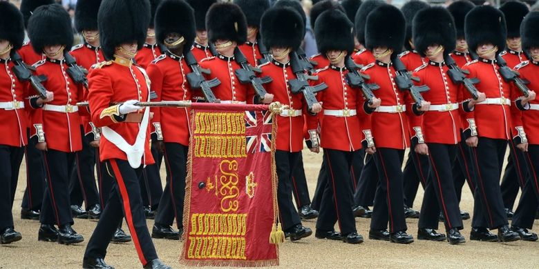 1st Battalion of Grenadier Guards, salah satu resimen tentara kerajaan Inggris.