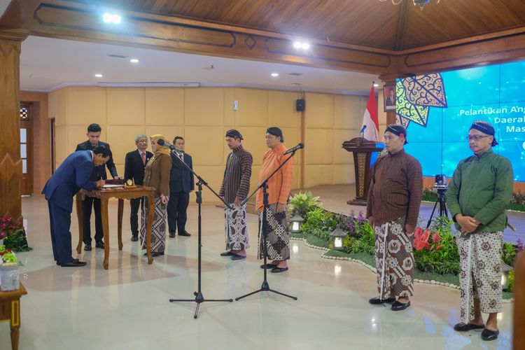 Pakaian Gagrak Yogyakarta wajib digunakan saat hari Kamis Pon oleh ASN dan Pelajar di DIY