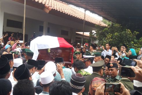 Lantunan Syahadat Iringi Kedatangan Jenazah KH Hasyim Muzadi