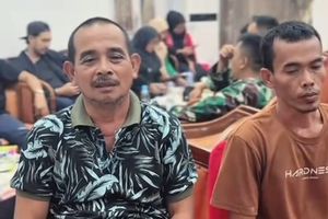 Perjuangan Rahmat 7 Jam Tembus Banjir di Aceh demi Sekarung Beras: Kalau Tak Turun, Kami Kelaparan