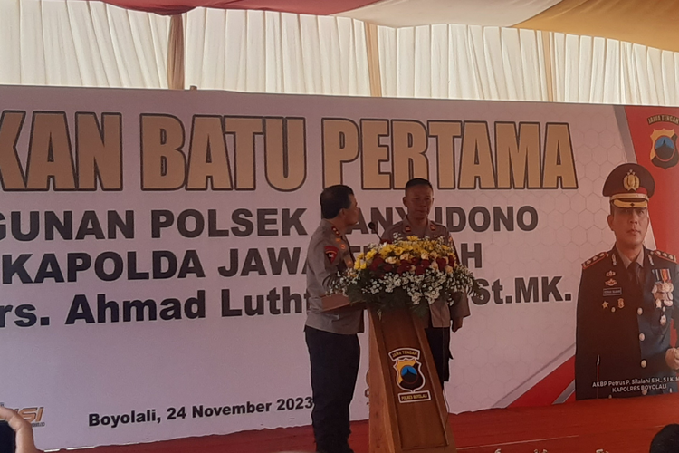 Kapolda Jawa Tengah, Irjen Pol Ahmad Luthfi dalam peletakan batu pertama pembangunan Polsek Banyudono di Boyolali, Jawa Tengah, Jumat (24/11/2023).