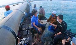 Dengar Keluh Kesah Nelayan di Pantai Camplong, Anggota DPR Ini akan Salurkan Aspirasi Mereka