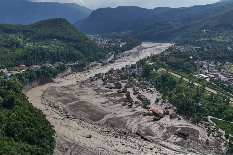 Banjir Nepal Tewaskan 903 Orang, Tim SAR Cari 933 Pekerja di Terowongan PLTA