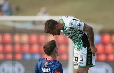 Gigit Penis Lawan, Pesepak Bola di Perancis Dilarang Bermain 5 ...