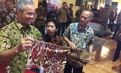 Ganjar Pranowo Gemar Mengoleksi Batik