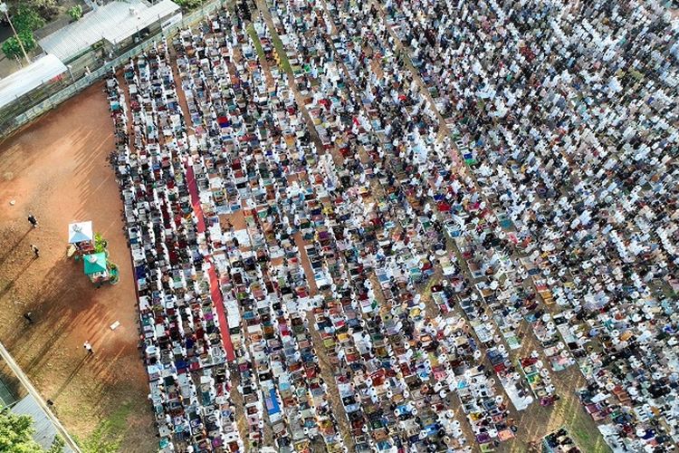 Suasana shalat Id di Lapangan Karebosi, Makassar. 