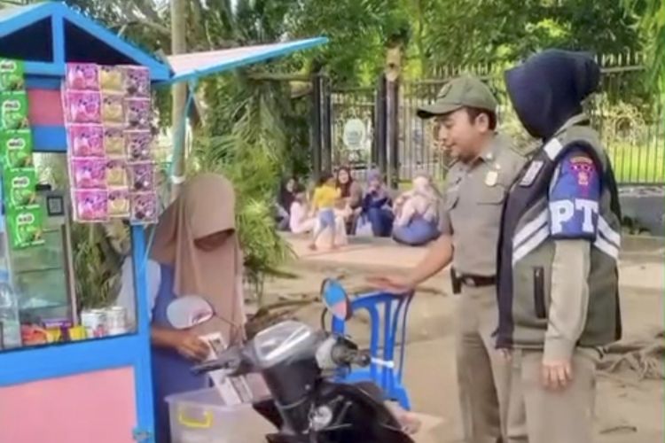 Jelang Kunjungan Prabowo di Munas NU, Alun-alun Bangkalan Disterilkan dari PKL