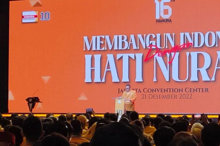 Ketua Umum Partai Hanura Oesman Sapta Odang saat menyampaikan pidato di acara hari Ulang Tahun (HUT) ke-16 Hanura, di JCC, Jakarta, Rabu (21/12/2022).