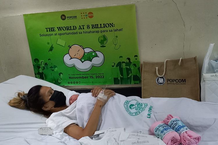Bayi Vinice Mabansag, orang kedelapan miliar di dunia, lahir di Dr Jose Fabella Memorial Hospital di Tondo, Manila pada 15 November,  pada pukul 01.29 pagi waktu setempat.