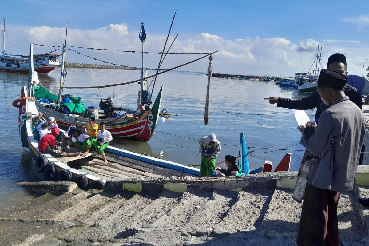 Foto: Kondisi Pelabuhan Kalbut Situbondo ketika siang hari pada Kamis (27/4/2023).