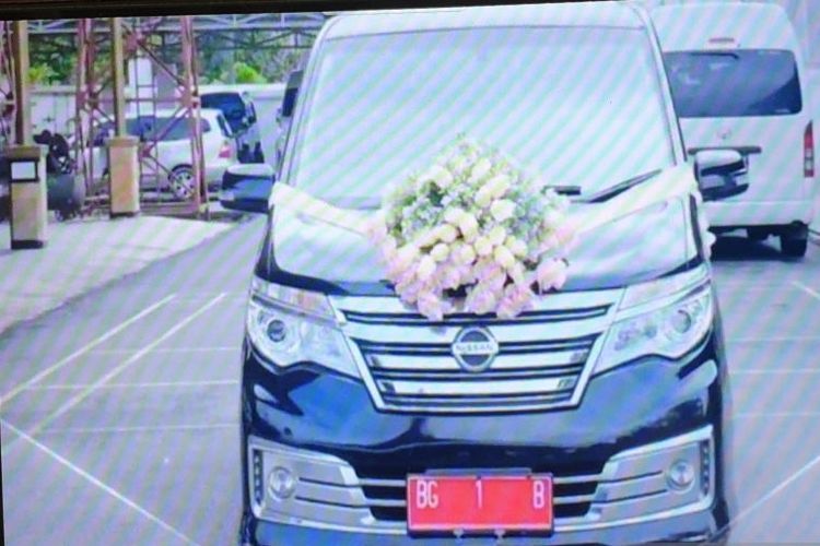 Mobil dinas Bupati Muba dipinjamkan untuk warga menikah sebagai mobil pengantin gratis. 