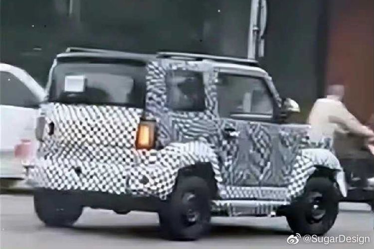 Wuling tertangkap oleh media lokal China sedang melakukan tes jalan pada sport utility vehicle (SUV) mereka. Jika dilihat secara dimensi, mobil ini mirip dengan Suzuki Jimny.