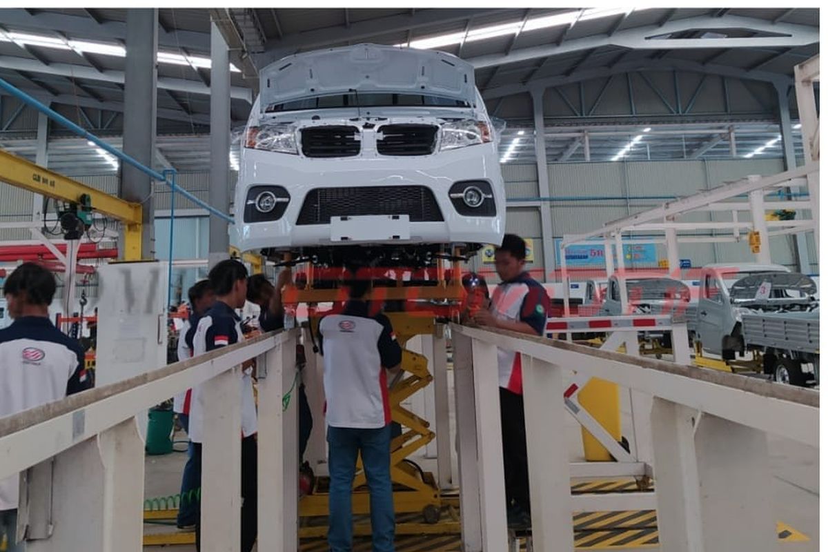 Pabrik Esemka di Boyolali, Jawa Tengah. Nama Esemka kembali menjadi perbincangan publik setelah seorang pemuda Solo bernama Aufaa Luqmana Re A (19) melayangkan gugatan ke Pengadilan Negeri (PN) Solo pada Selasa (8/4/2025).