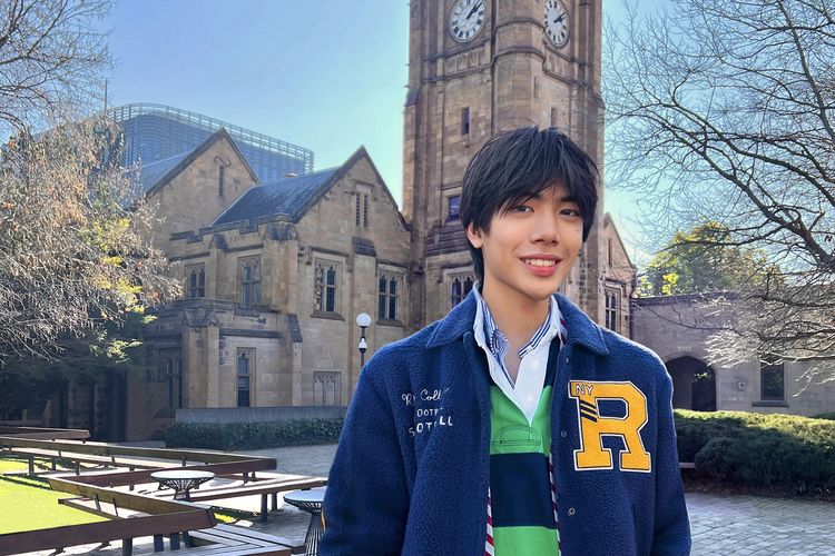 Devon Kei Enzo di usia 15 tahun tercatat sebagai mahasiswa tahun kedua di University of Melbourne.
