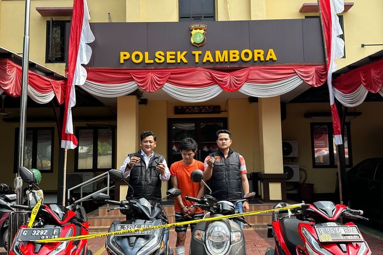 Pelaku curanmor asal Lampung ditangkap usai melancarkan aksinya di kawasan Tamansari, Jakarta Barat. 