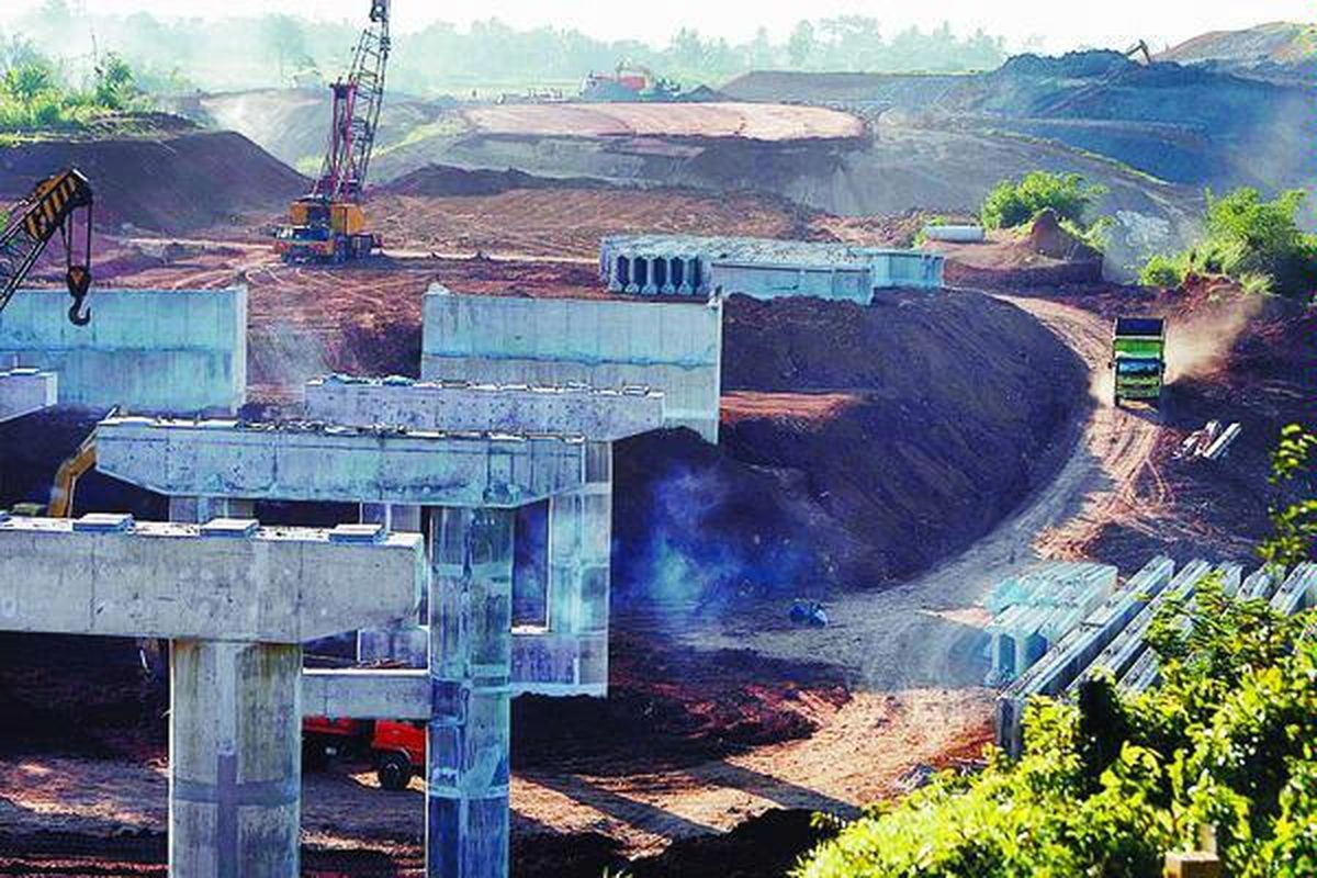 ilustrasi pembangunan infrastruktur jalan tol 