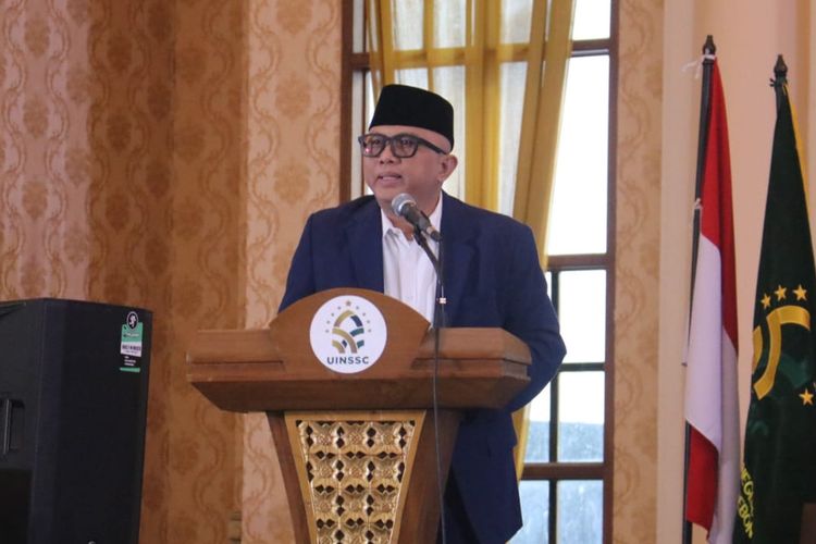 Sesditjen Pendidikan Islam M Arskal Salim. UIN Siber Cirebon untuk pertama kalinya menggelar wisudah 77 lulusannya di gedung UIN, Cirebon, Jawa Barat, Rabu (13/8/2025).