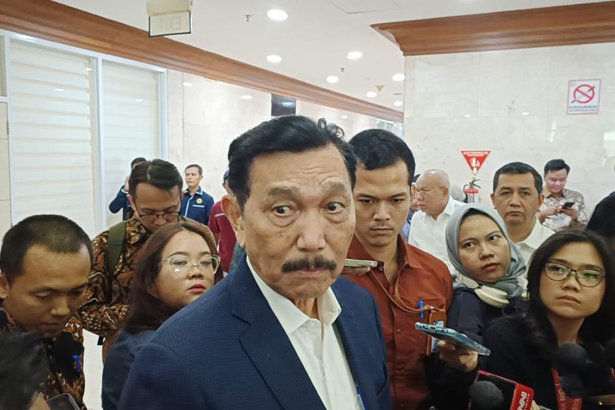 Menko Marves Luhut Binsar Pandjaitan saat ditemui di Gedung DPR, Senayan, Jakarta, Rabu (5/6/2024). 