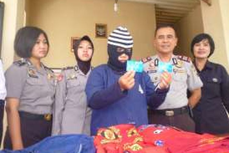 Leo Wati Mena (22) warga Sejalak, Desa Somosari, Kecamatan Batealit, Kabupaten Jepara, tesangka   pembobol ATM milik majikannya ditahan di Mapolsek Ambarawa.