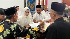 Penahanan Ditangguhkan, Aktivis Munif dan Dera Menikah di Madiun