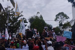 Ribuan Orang Desak Bobby Nasution Tutup PT Toba Pulp Lestari