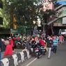 Pedagang Pasar Cipulir, Dihalau Bubar tetapi Malah Pindah dari Jalan ke Jalan