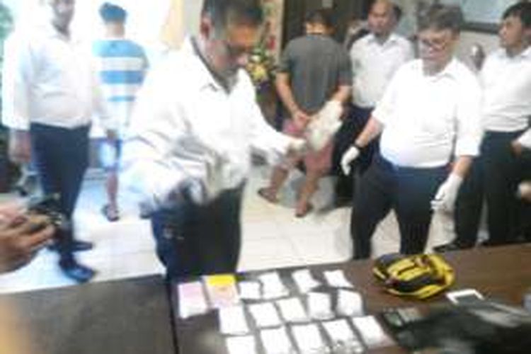 Satuan Narkoba Polrestabes Makassar menggelar kasus peredaran narkoba di Sulsel jaringan Malaysia, Senin (7/3/2016).