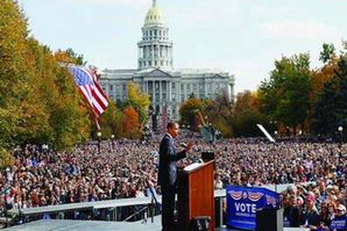 Calon presiden AS dari Partai Demokrat, Barack Obama, berbicara di depan lebih dari 150.000 orang dalam kampanye di Civic Center Park, Denver, Colorado, Minggu (26/10). Kampanye Obama di sejumlah negara kunci dalam sepekan ini dihadiri sekitar 400.000 orang. Obama akan berhadapan dengan calon presiden AS dari Partai Republik, John McCain, pada pemilu 4 November nanti. 