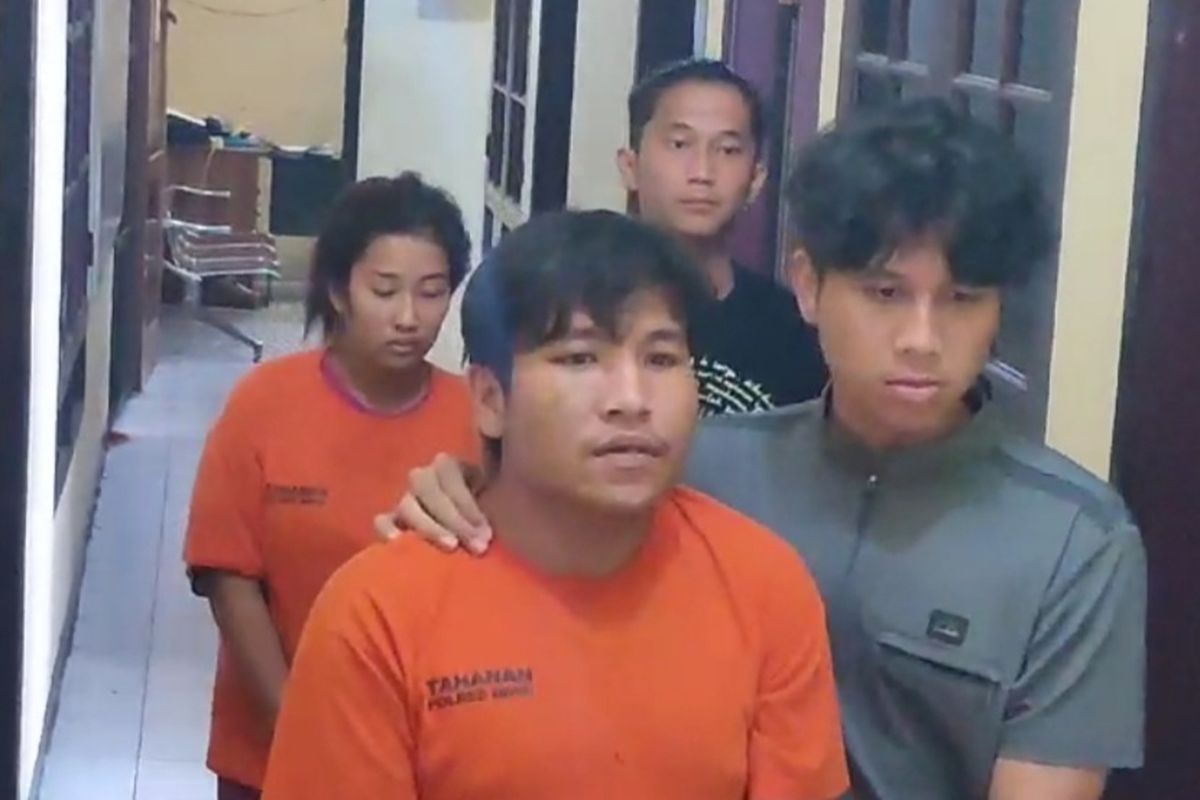 Eben Ezer Sinaga (27) dan Siska Yanti Damai Pasaribu (20) dihadirkan saat polisi menggelar konferensi pers di Polres Dairi pada Kamis (19/12/2024).