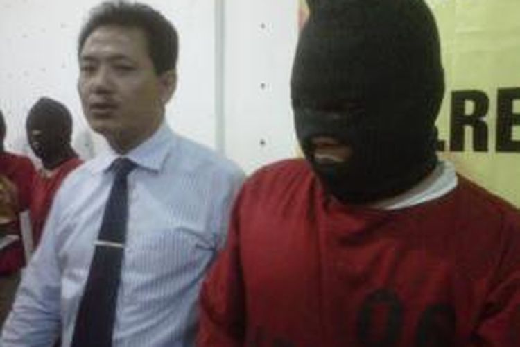 Sudarso alias Mbah Mayong (45) tersangka pengedar sabu asal Pati, ditangkap aparat satnarkoba Polres Semarang awal maret 2014 lalu