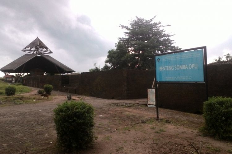 Dinding Benteng Somba Opu
