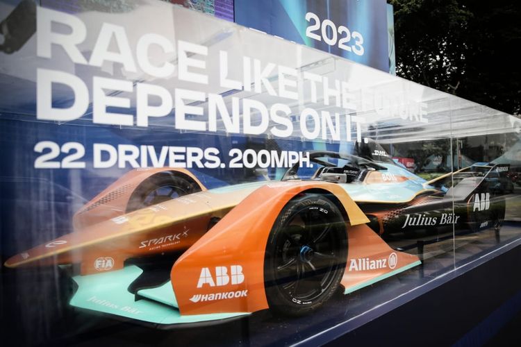 Mobil balap listrik Formula E yang akan digunakan pada seri ke-10 dan 11 di Jakarta. Dua balapan Formula E Jakarta tersebut bakal digelar di Jakarta International E-Prix Circuit (JIEC), Ancol, Jakarta Utara, pada 3 dan 4 Juni 2023.