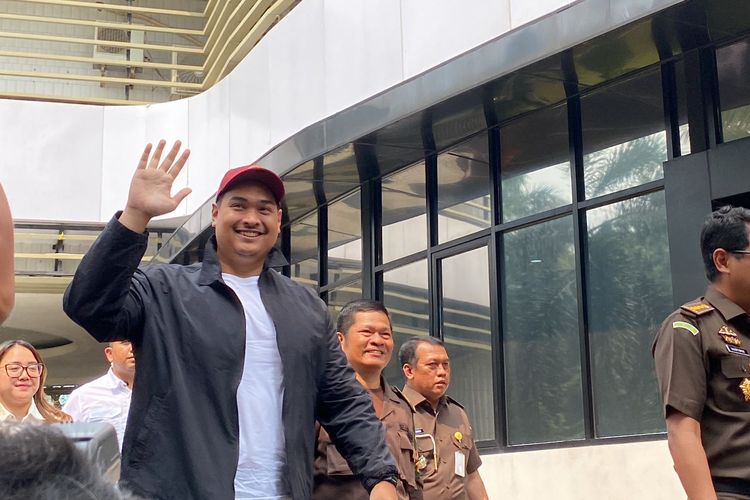 Menteri Pemuda dan Olahraga (Menpora) Dito Ariotedjo tiba di Kejaksaan Agung (Kejagung), Kebayoran Baru, Jakarta Selatan, pukul 13.00 WIB pada Senin (3/7/2023) siang. 