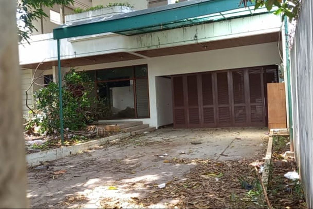 Rumah kosong di Kedoya, Jakarta Barat yang dibongkar dan dicuri oleh maling