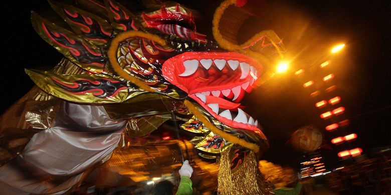 Kemeriahan Pawai Lampion dalam rangkaian puncak perayaan Imlek dan Cap Go Meh 2569 di Kota Singkawang, Kalimantan Barat, Rabu (28/2/2018).