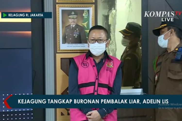 Tangkapan layar buronan Kejaksaan Agung, Adelin Lis saat tiba di Kejaksaan Agung RI, Jakarta, Sabtu (19/6/2021) malam.
