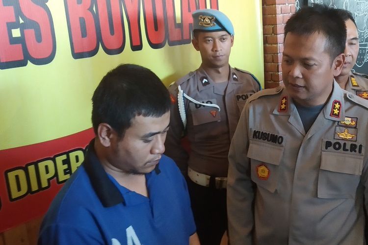 Kapolres Boyolali AKBP Kusumo Wahyu Bintoro dalam konferensi pers kasus penipuan dan penggelapan dengan modus mengaku anggota TNI di Boyolali, Jawa Tengah, Kamis (12/9/2019).