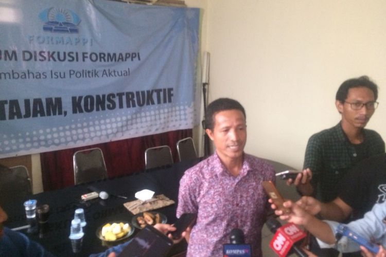Peneliti Fungsi Legislasi Forum Masyarakat Peduli Parlemen Indonesia (Formappi) Lucius Karus di Kantor Formappi, Jakarta Timur, Jumat (23/11/2018).