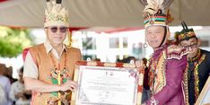 Perjuangkan Ketahanan Pangan, Zulhas Dapat Gelat Kehormatan dari Dewan Adat Dayak Kalteng